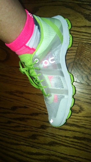 See the pink , white and gray through the mesh? Those are my socks! These babies are LIGHT.